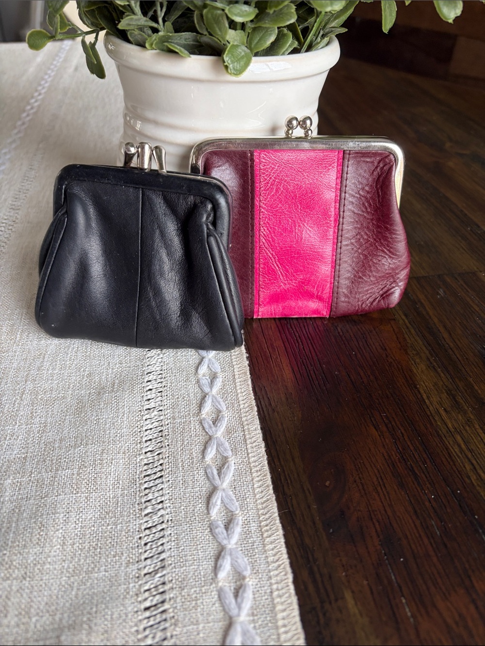 Vintage Genuine Leather Kiss-Lock Coin Purse - Black - Picture 2 of 16